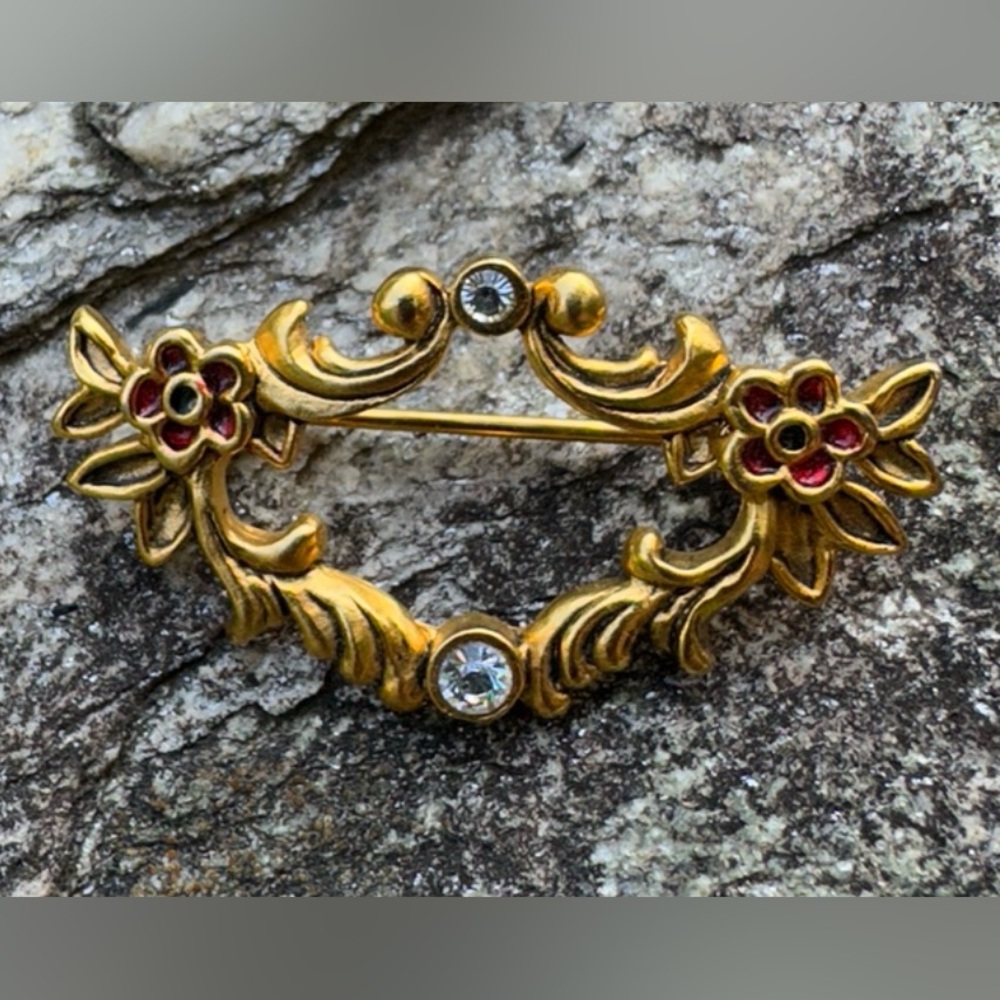 Elegant Multilana Gold and Floral Brooch with Enamel Red Accents